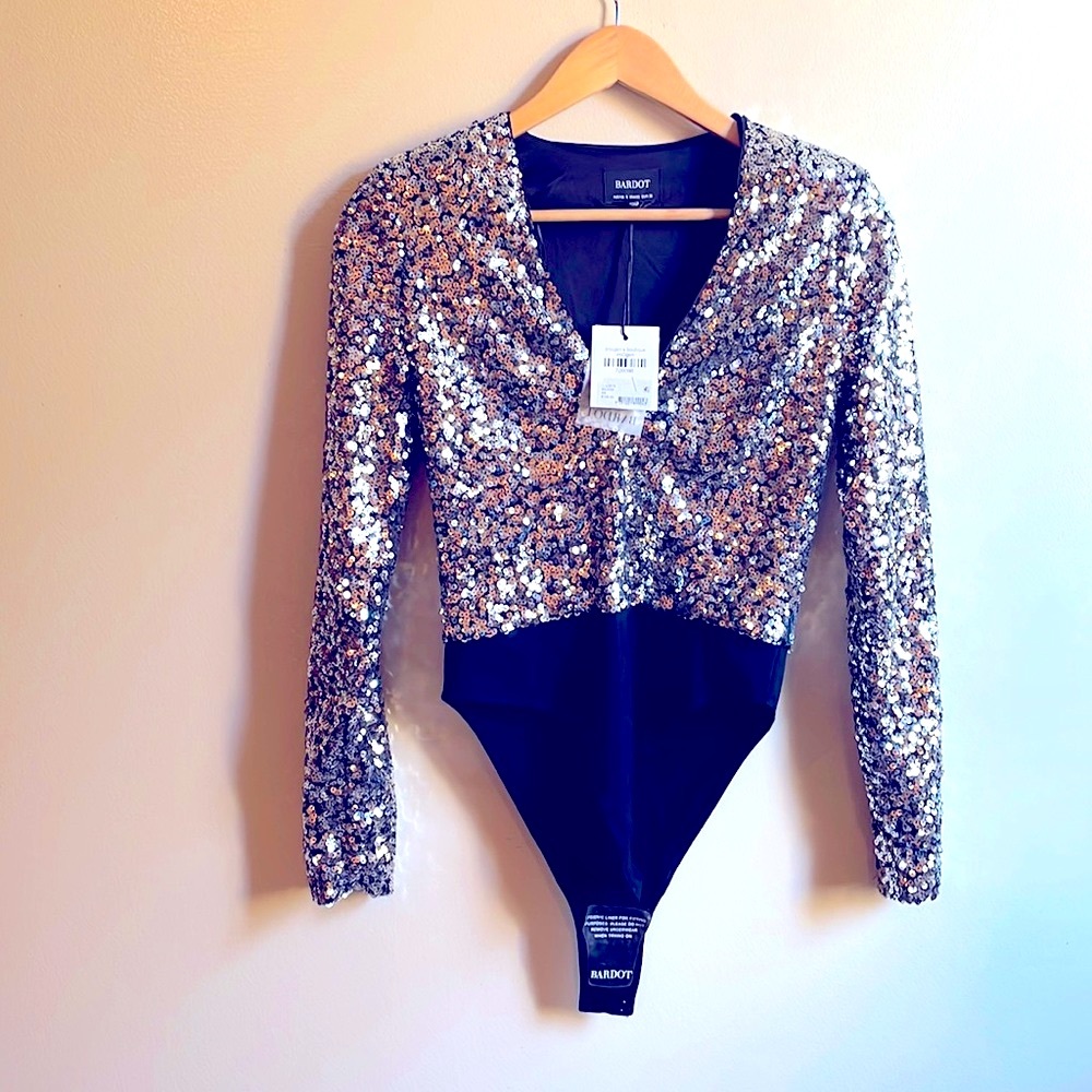 NWT BARDOT bodysuit V neck long sleeves silver bling luxe sequined siren XS=4